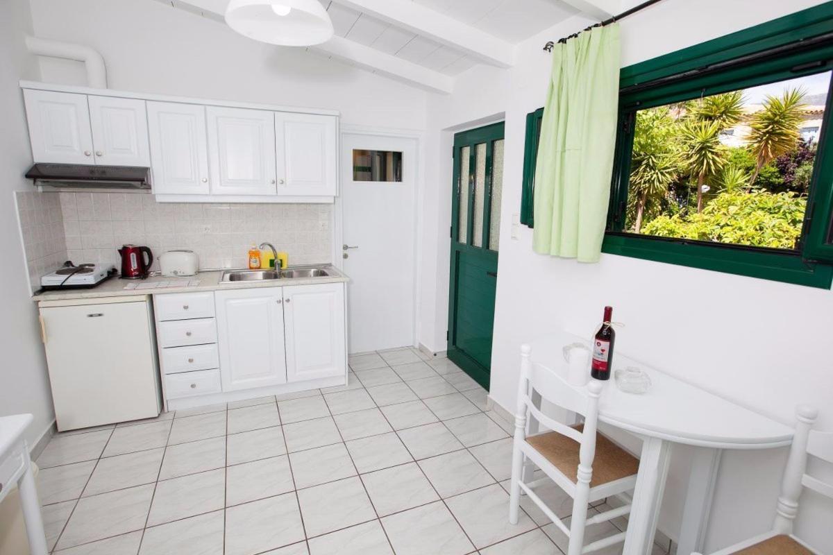 Stoúpa Athina Apartments מראה חיצוני תמונה